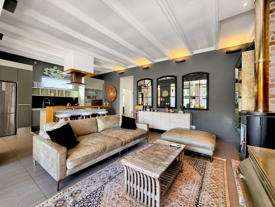 To Let 2 Bedroom Property for Rent in Green Point Western Cape